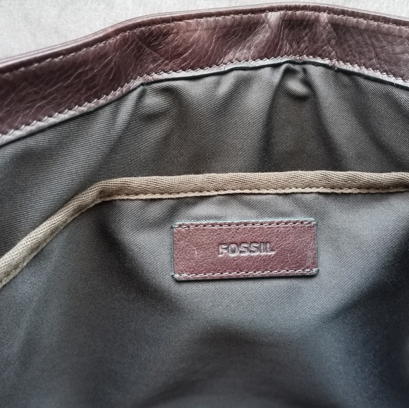 NWOT FOSSIL DISTRESSED LEATHER BRIEFCASE /MESSENGER BAG - Picture 11 of 12
